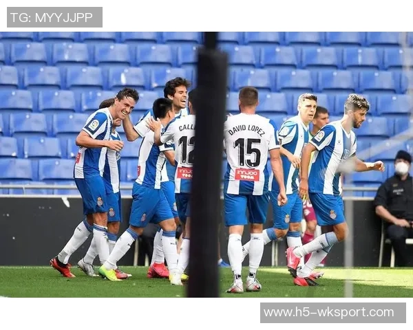 足球训练的乐趣与成长之路探讨如何提升球技与团队合作能力